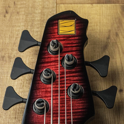 ロゴネームプレート　ブランドタグ　製作事例　Minamo Guitars